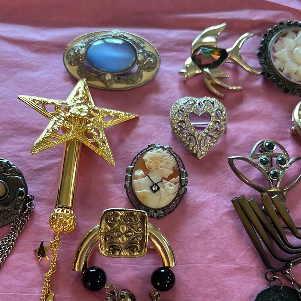 Bundle of 33 pins, brooches, stick pins. - Picture 4 of 5
